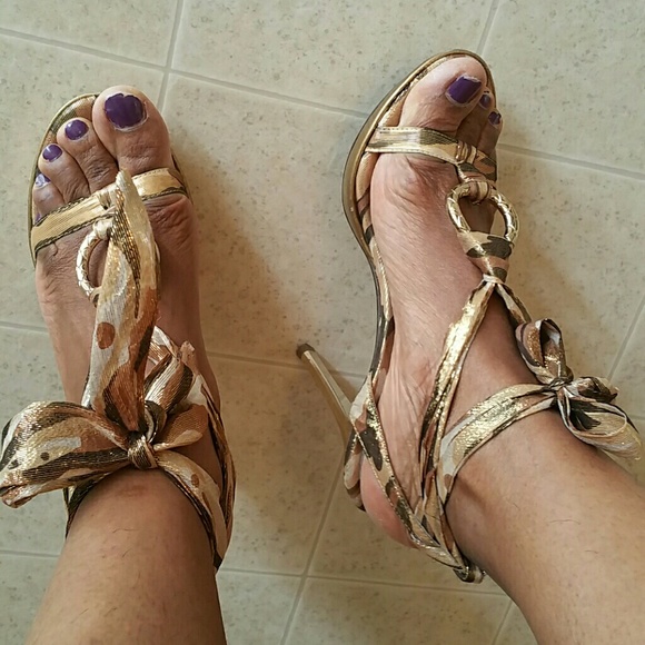 Shoes - Picture 2 of 4