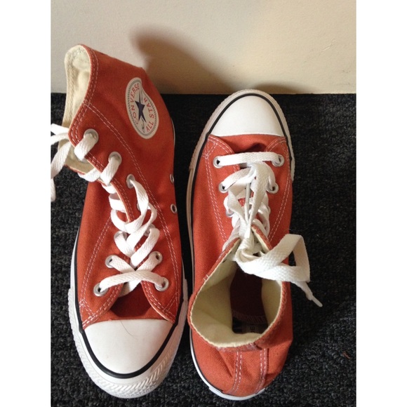 Converse sneakers size:5.  Used once