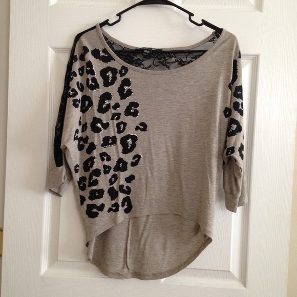 Forever 21 Tops - Animal print top🎀