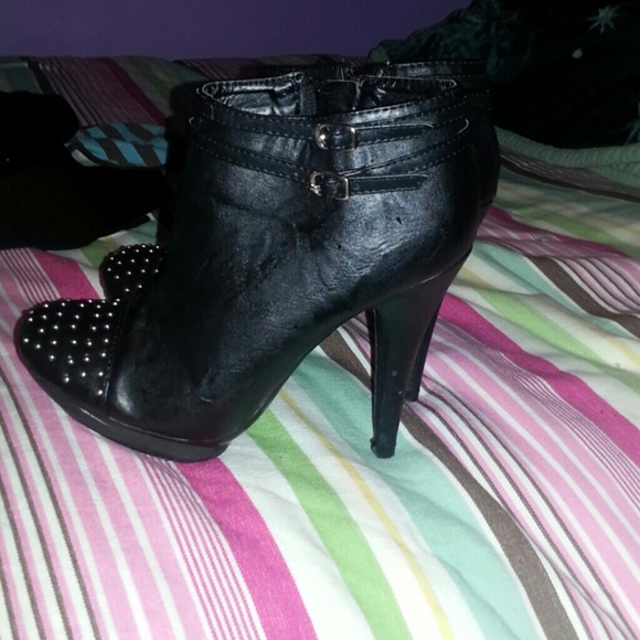 Booties - Picture 3 of 4