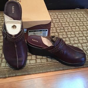 New brown wedged heal Melissa slip on.