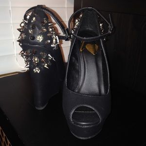 SH👠E  L❤️️️VE!