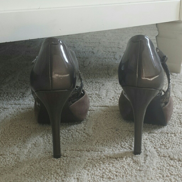 Guess 4" Open Toe Heels - Picture 3 of 4