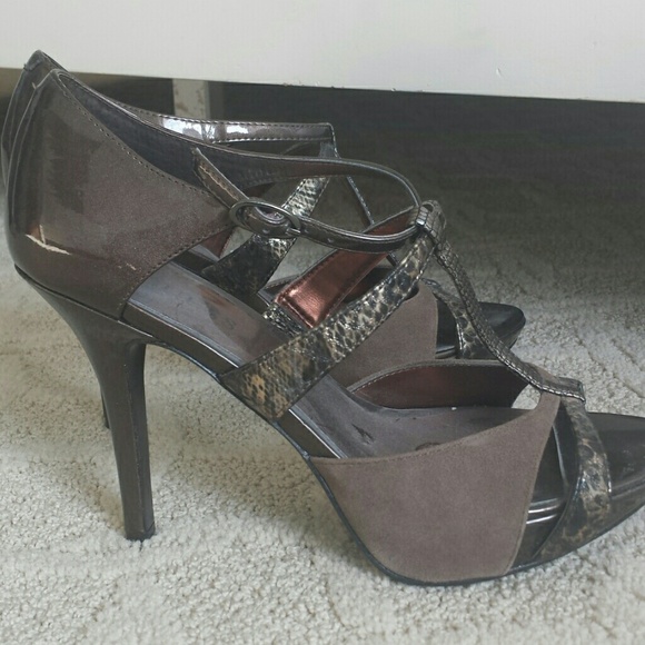 Guess 4" Open Toe Heels - Picture 4 of 4