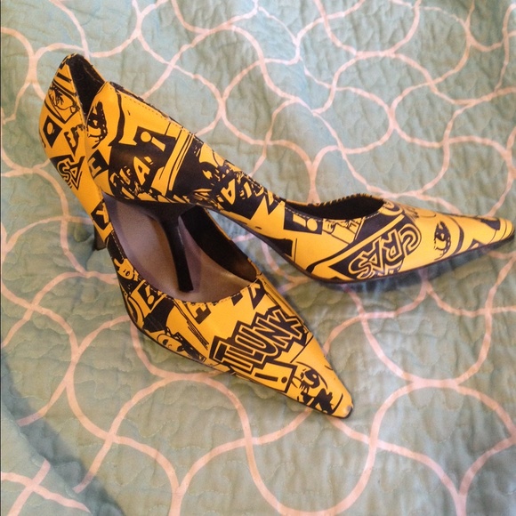 Yellow comic heels