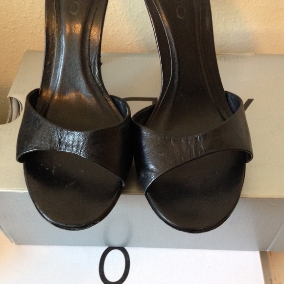 🚫SOLD 🚫 Aldo black leather heels.