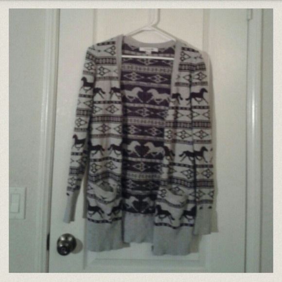 Horse Design Sweater for @peacelovealiens