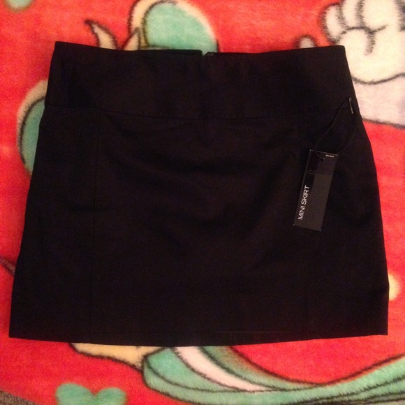 Black Express Mini Skirt - Picture 1 of 3