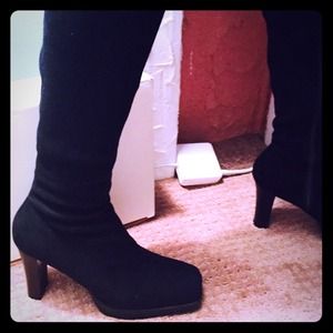 Somethin' else by Skechers black boots