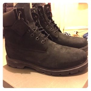 Men's black timberland boots .