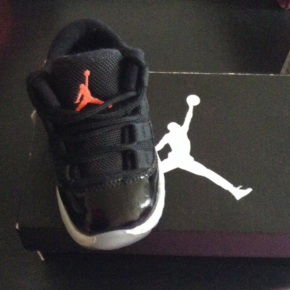 Jordan 11's concord