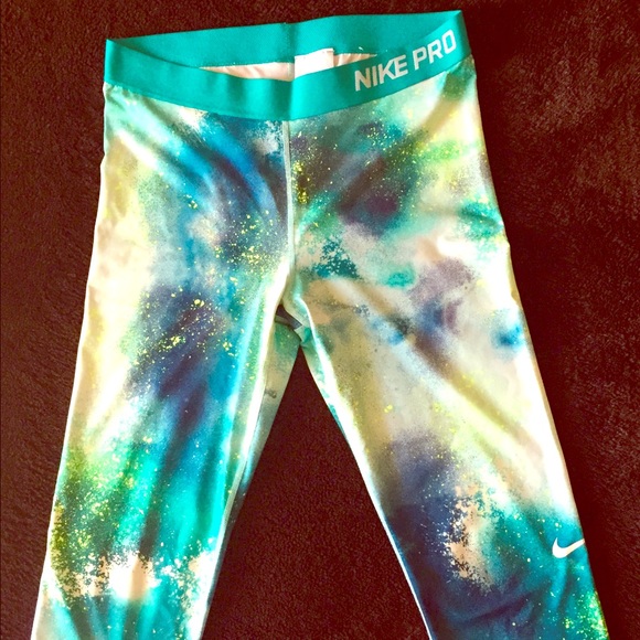 Nike pro capris