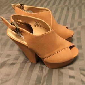 BRAND NEW Steve Madden peep toe wedges