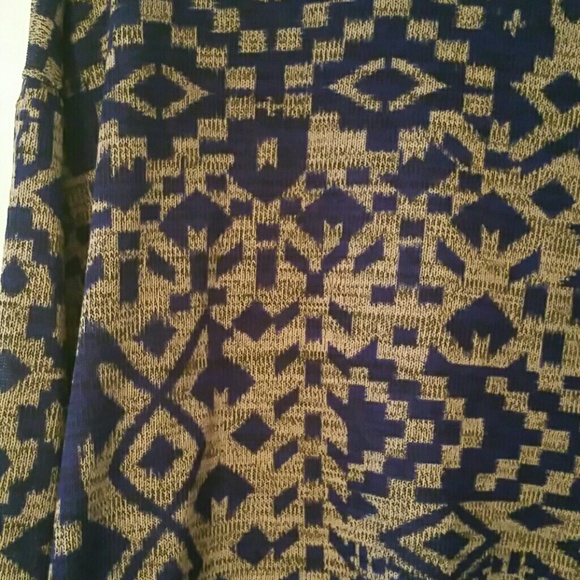 Cute Top, Buttons Down Back! - Picture 2 of 4