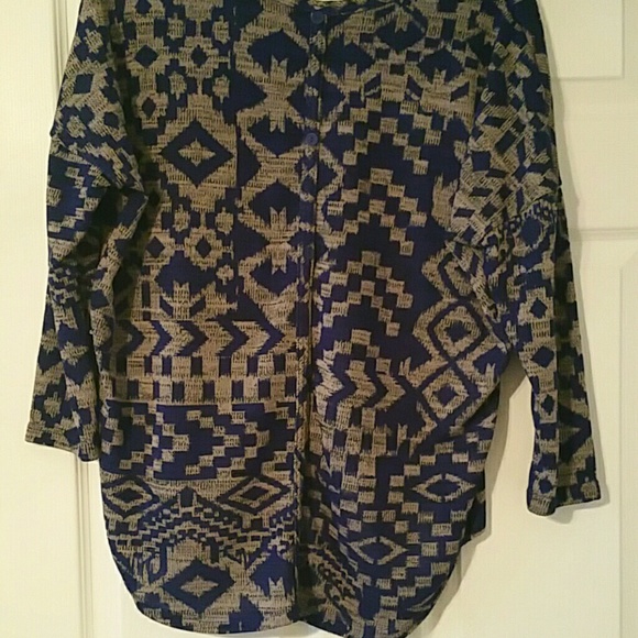 Cute Top, Buttons Down Back! - Picture 3 of 4