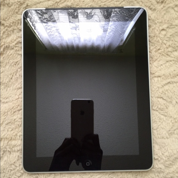 ❌SOLD ❌ First generation iPad - Picture 2 of 4