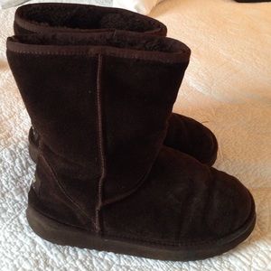 Authentic chocolate brown Uggs size 9