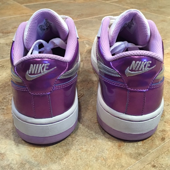 Nike shoes - Picture 3 of 4