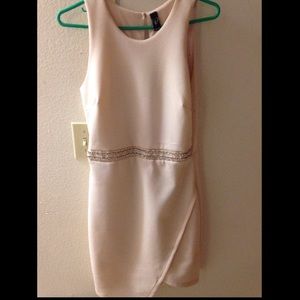 Windsor dress In nude