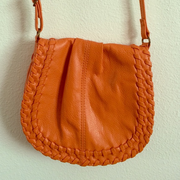 Over the shoulder clutch.