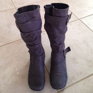 Gray suede boots. Size 10.