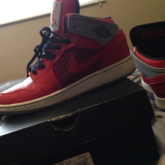 Air Jordon 1 Retro - Picture 4 of 4