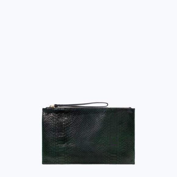 Zara 🎉HOST PICK🎉Zara embossed leather clutch from Thuy's closet on