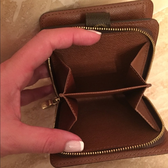 Louis Vuitton Wallet - Picture 3 of 4