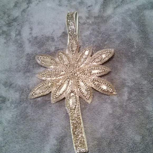 1 hr only!! Gold flower headband