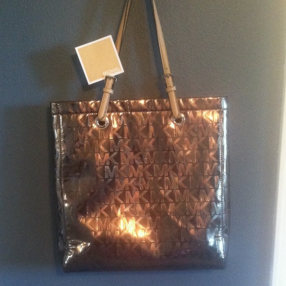 ⭐️AUTHENTIC Michael Kors Tote ⭐️