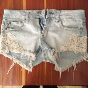 American Eagle lace shorts