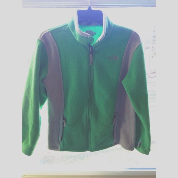 the north face // green fleece jacket.