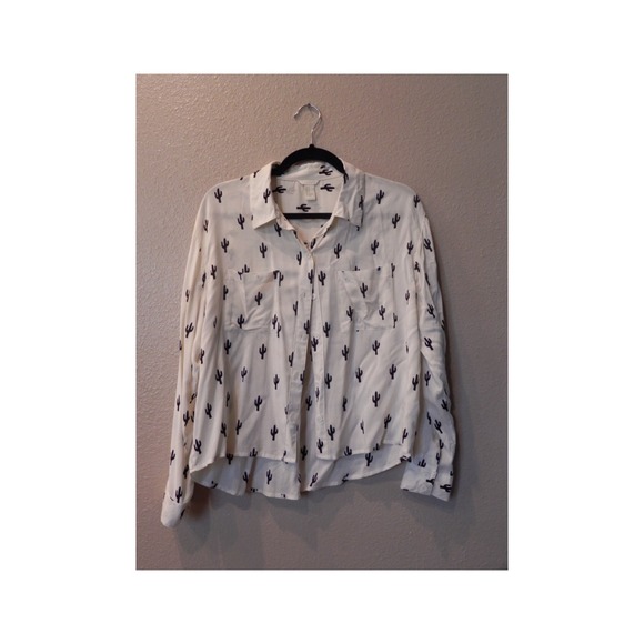 Forever 21 High-Low Cream with Black Cactus Shirt