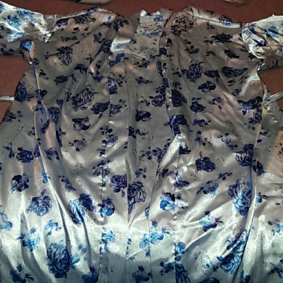 Robe & nightgown set