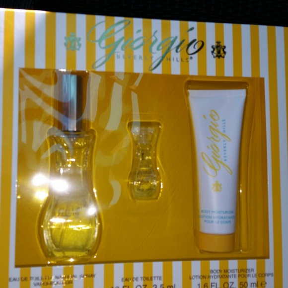 NIB Giorgio Beverly Hills parfum set.