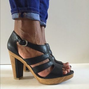 Leather Cut-Out Sandal