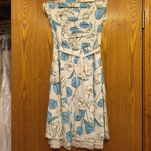 Very cute strapless dress