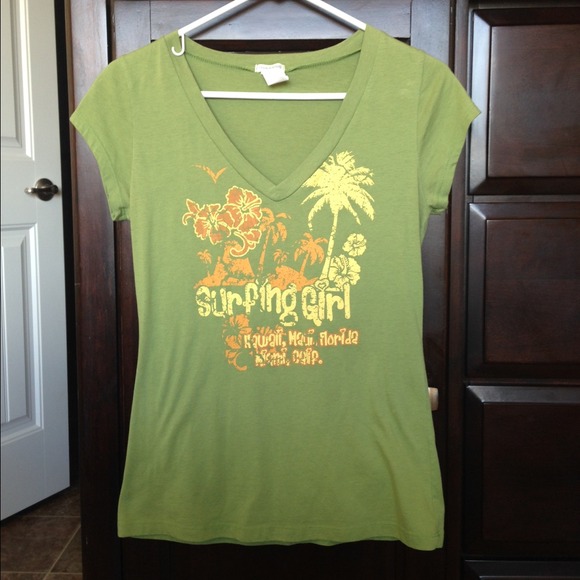 Maurices brand medium top. Excellent condition.