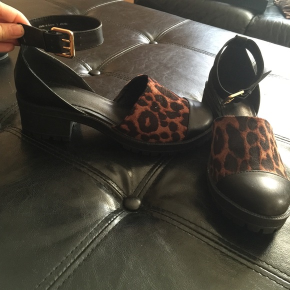 cheeta print heels w golden buckle ancle strap