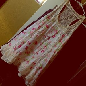 Adorable Aeropostale floral tank