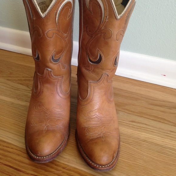 Vintage Cowgirl Tan Boots