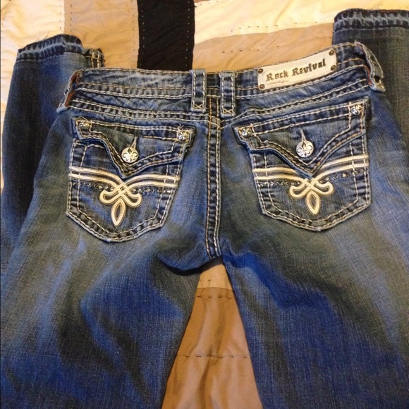 ✨traded Rock revival size 28✨