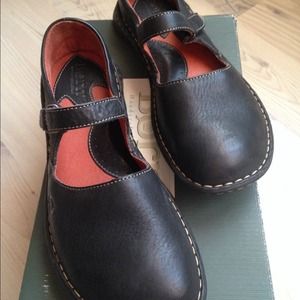 Born black leather flat shoes