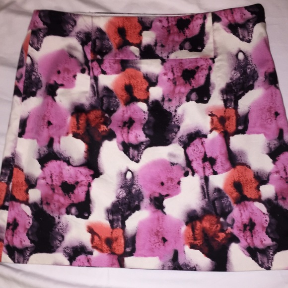 Floral mini skirt. 0.