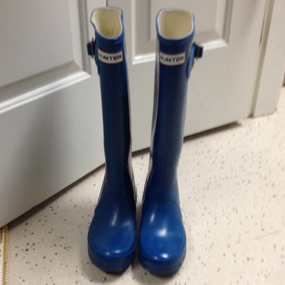 Bundle Hunter boots and toofaced powder