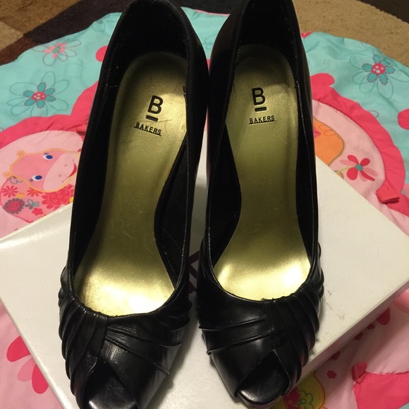 Black peep toe bakers heels