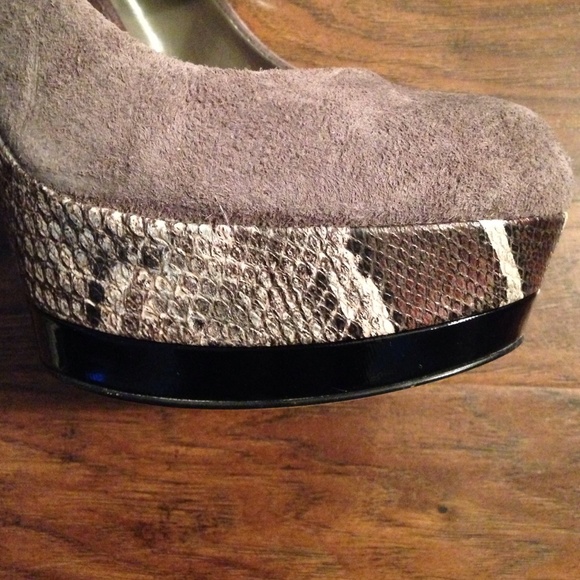 Jessica Simpson Cheetah 5.5 inch heels! - Picture 2 of 4