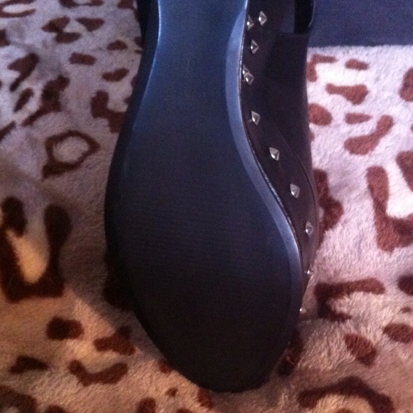 SUPER Sexy peep toe studded slingbacks-Un-Plugged! - Picture 3 of 4