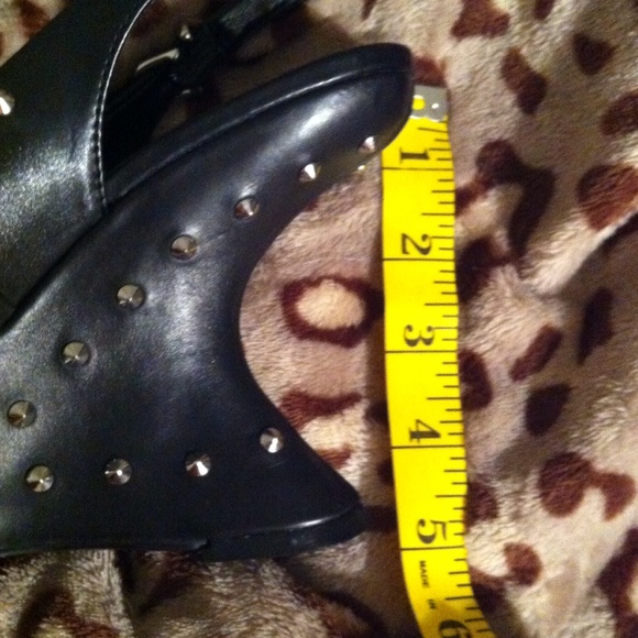 SUPER Sexy peep toe studded slingbacks-Un-Plugged! - Picture 4 of 4