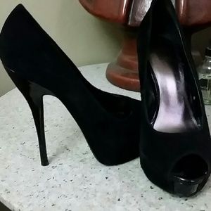 BAKERS Black suade heels